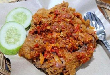 AYAM GEPREK MAMI