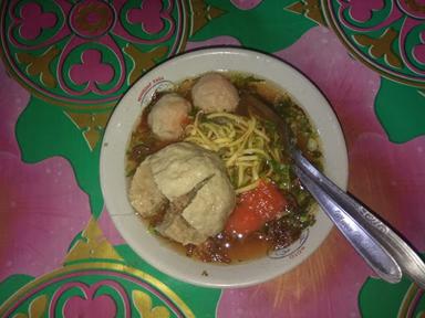 BAKSO & MIE AYAM DINA