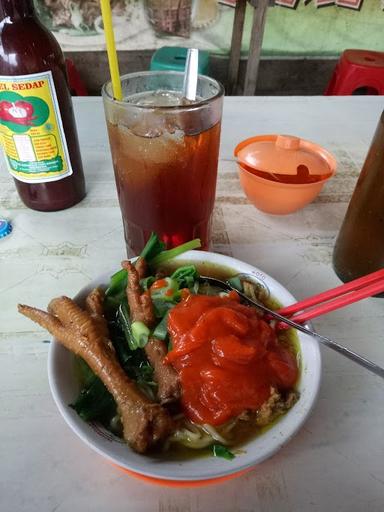 MIE AYAM CEKER AMPERA