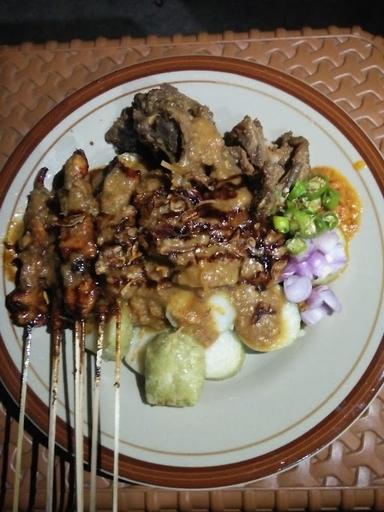 SATE AYAM SAUDARA KEMBAR