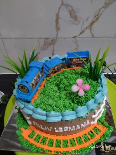 LHARA CAKE