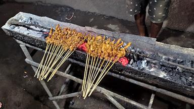 SATE AYAM MAKAM BALONG