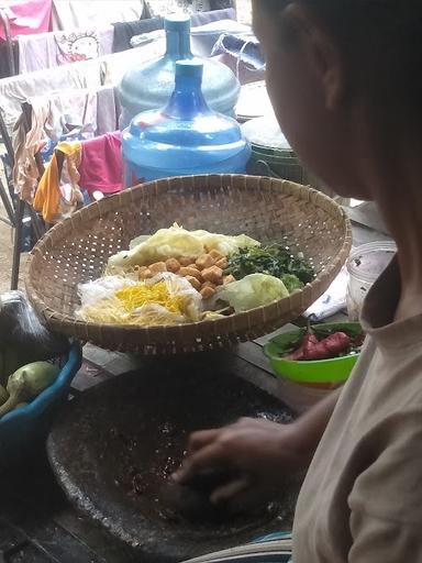 WARUNG RUJAK ULEG IBU UNI