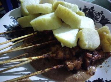 SATE AYAM MADURA PAK KAJI PATANGPULUHAN (H. ABDUROHMAN)