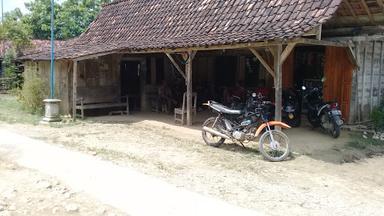 WARUNG KOPI MBAH TRIS TUMPUK