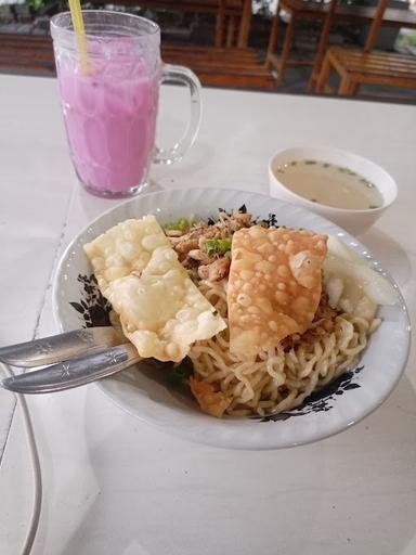 WARKOP LARISO SURABAYA