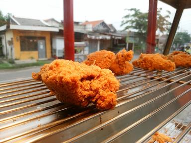 HISANA FRIED CHICKEN ( UMAIR BIN HUMAMM AL )