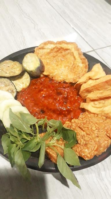 NASI GORENG DAN PENYETAN PERUMTAS 3