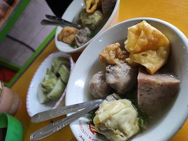 BAKSO JENGGOT WONOCOLO