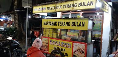 MARTABAK DAN TERANG BULAN HOLLEND