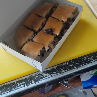 MARTABAK TERANG BULAN MAK UNCU