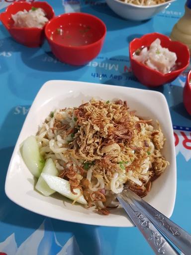 PANGSIT MIE AYAM JAKARTA TENDA BIRU