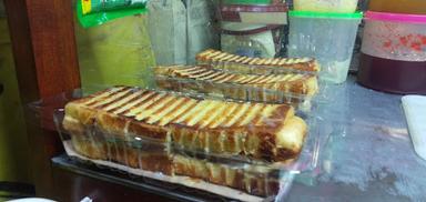 ROTI BAKAR & KUKUS NAIK KASTA