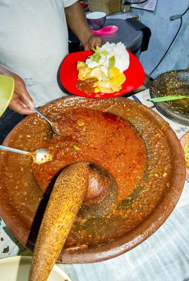 WARUNG PENYETAN PAK GUFRON & UMIK HO