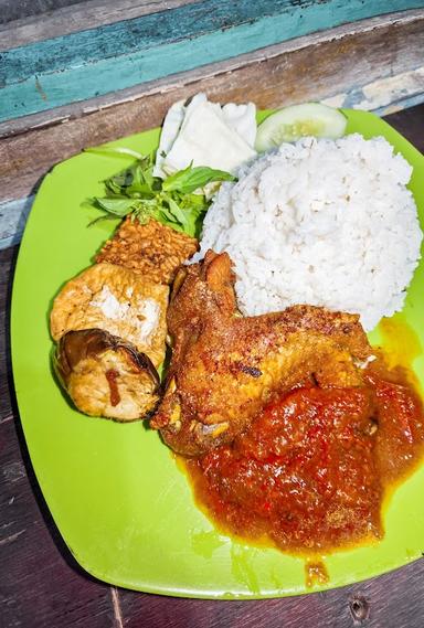 WARUNG PENYETAN PAK GUFRON & UMIK HO