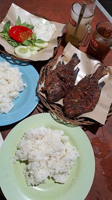 AYAM BAKAR / GORENG BU ARI