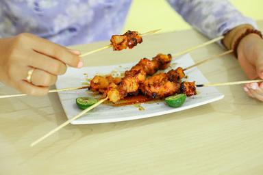 SATE GONDO LARAS