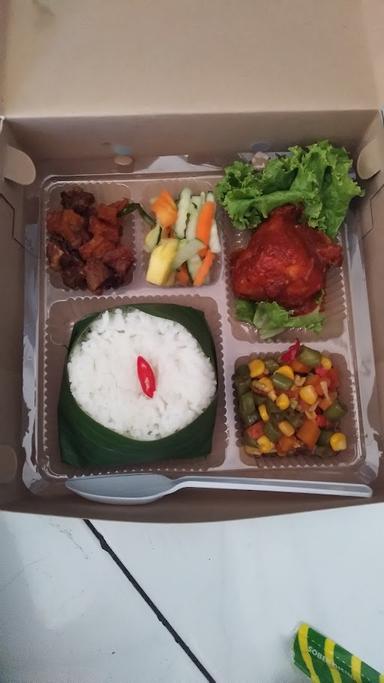 NASI BUNGKUS MADURA. BU IMA.