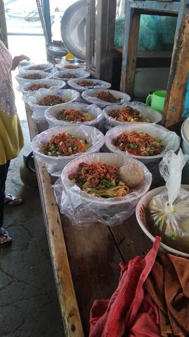 BAKSO DAN MIE AYAM PAK GENDUT