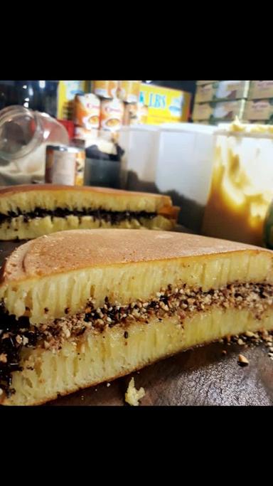 MARTABAK 'PAPANG' BULAN