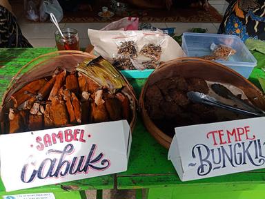 AYAM GORENG KREMES MBAK NUK