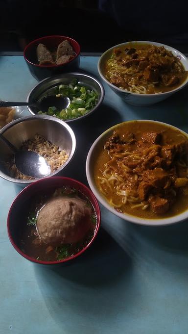 BAKSO & MIE AYAM X-TRA LADA