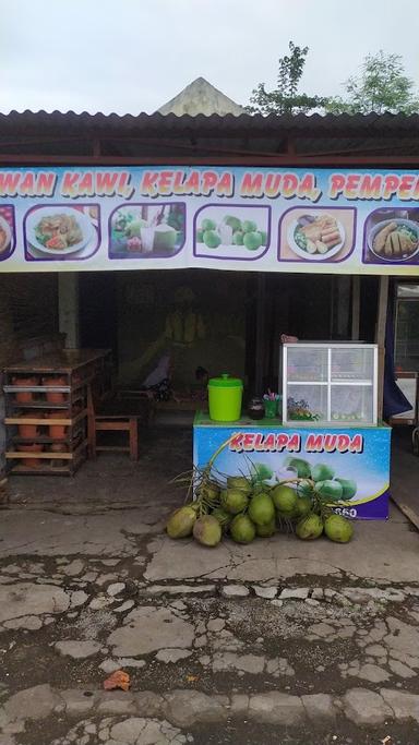 KELAPA MUDA, BAKWAN KAWI, PEMPEK