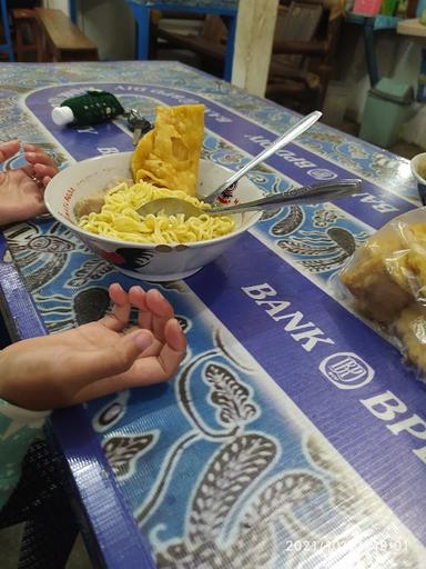 WARUNG MIE AYAM BAKSO CAKMUN