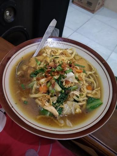 WARUNG SOTO AYAM, GADO-GADO, AYAM GORENG UNGKEP DAN BAKMI JAWA BU TUTIK