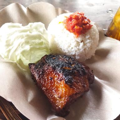 AYAM BAKAR PAK BUDI