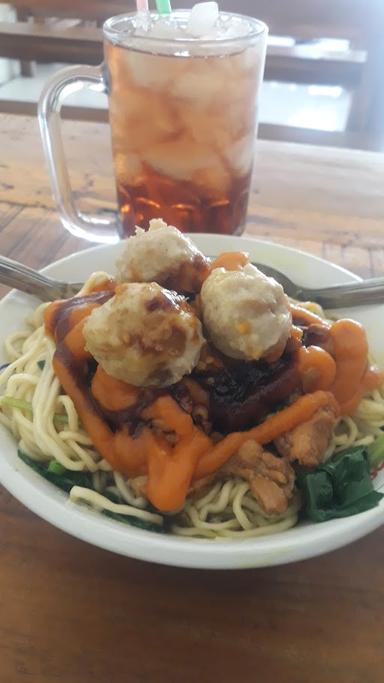 MIE AYAM DAN BAKSO NGUDI REJEKI 3