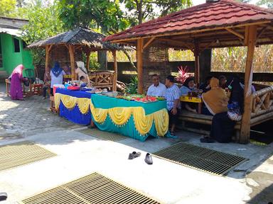 WARUNG MAKAN LESEHAN PAK AMIR