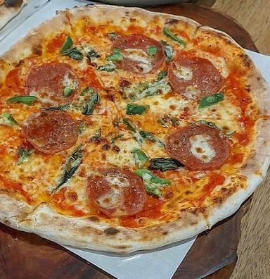 https://horego-prod-outlets-photos.s3.ap-southeast-3.amazonaws.com/horego.com/astanaanyar/restaurant/ipizz-italian-pizza/review/thumbnail/af1qipo_lji5i4za6pnamslenuzirvbxbi9tuhyjaeq-.jpg