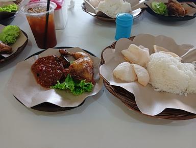 https://horego-prod-outlets-photos.s3.ap-southeast-3.amazonaws.com/horego.com/aur-birugo-tigo-baleh/restaurant/warung-cobek/review/thumbnail/af1qipon5wotfdxitchfys3ckmtrhxp8a1dsftcvdhey.jpg