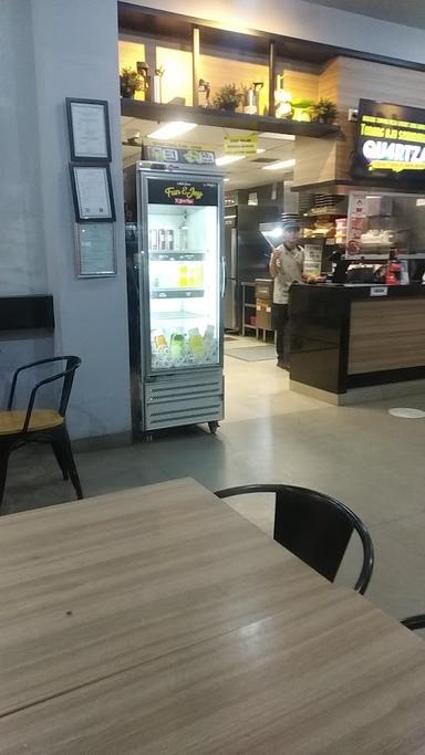 https://horego-prod-outlets-photos.s3.ap-southeast-3.amazonaws.com/horego.com/balaraja/restaurant/pizza-hut-delivery-phd-indonesia/review/thumbnail/af1qipmtqdbawr97ysnkxrntgw5r5nkpmgdvu99vm8vf.jpg