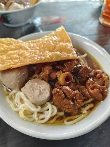 https://horego-prod-outlets-photos.s3.ap-southeast-3.amazonaws.com/horego.com/balikpapan-selatan/chinese-restaurant/bakso-pangsit-wardoyo/review/thumbnail/af1qipnb22ke3cg8-wb1uymtrsqqfiughacoav1xmpom.jpg