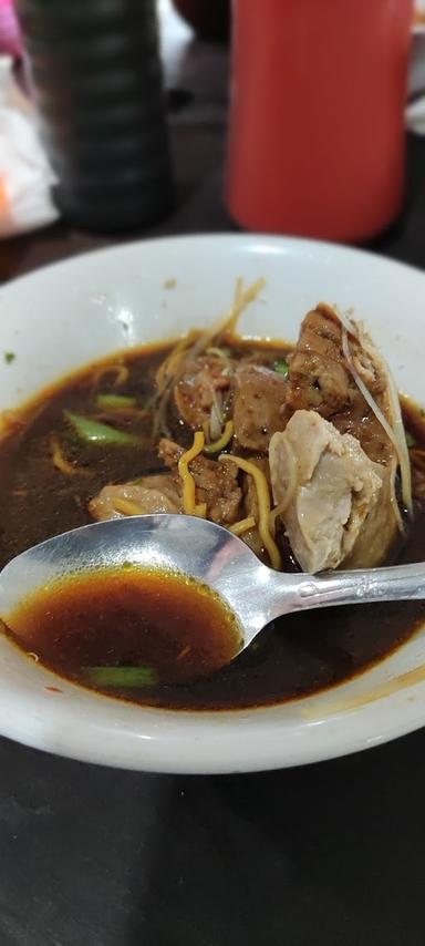 https://horego-prod-outlets-photos.s3.ap-southeast-3.amazonaws.com/horego.com/balikpapan-selatan/chinese-restaurant/bakso-pangsit-wardoyo/review/thumbnail/af1qipo5knil6rhqbfembbj9xgcg3bklgd-ufzne9bha.jpg