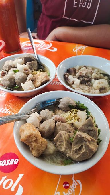 https://horego-prod-outlets-photos.s3.ap-southeast-3.amazonaws.com/horego.com/balikpapan-selatan/chinese-restaurant/bakso-pangsit-wardoyo/review/thumbnail/af1qippgt3tokwlniqf8rp7sbe297rbkbjlpc6wxu9md.jpg