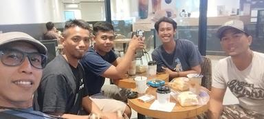 https://horego-prod-outlets-photos.s3.ap-southeast-3.amazonaws.com/horego.com/balikpapan-selatan/coffee-shop/kopi-kenangan-ruko-jl-mt-haryono-balikpapan/review/thumbnail/af1qipm8ebituvb9--y-znufnxyffdnag6cf3y5vslz8.jpg