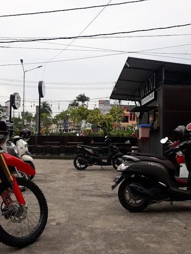 https://horego-prod-outlets-photos.s3.ap-southeast-3.amazonaws.com/horego.com/balikpapan-selatan/coffee-shop/wani-kopi-mulawarman-batakan/review/thumbnail/af1qipmyiqgktx9w6akzfgmkemfv4nxgej0nhe7dq8wh.jpg