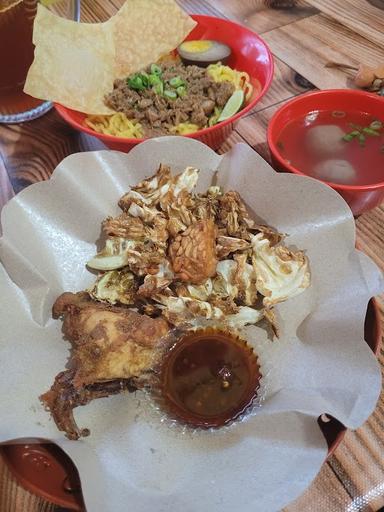 https://horego-prod-outlets-photos.s3.ap-southeast-3.amazonaws.com/horego.com/balikpapan-selatan/restaurant/ayam-geprek-pedas-rumah-makan-xxl-ring-road/review/thumbnail/af1qipo1sedo6myqsaql1puj5ejixri7bg8rewo1bhmf.jpg