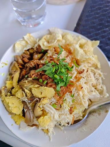 https://horego-prod-outlets-photos.s3.ap-southeast-3.amazonaws.com/horego.com/balikpapan-selatan/restaurant/bubur-ayam-kang-maman/review/thumbnail/af1qippnwk2_kte6uvckklzghvw6djyaqycwctnyitme.jpg