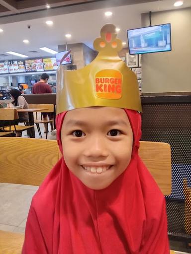 https://horego-prod-outlets-photos.s3.ap-southeast-3.amazonaws.com/horego.com/balikpapan-selatan/restaurant/burger-king-balikpapan/review/thumbnail/af1qipofwaahdearc_wpnu9sfctr9ddqv3dbxhxjpfrv.jpg