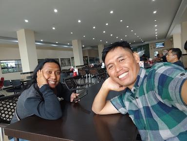 https://horego-prod-outlets-photos.s3.ap-southeast-3.amazonaws.com/horego.com/balikpapan-selatan/restaurant/restaurant-new-kenari/review/thumbnail/af1qipo1bqwxkc6a-5wnxhwzliwq-fbq6-sgibsnbylh.jpg