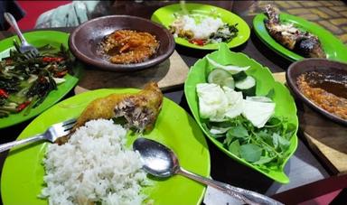 https://horego-prod-outlets-photos.s3.ap-southeast-3.amazonaws.com/horego.com/balikpapan-selatan/restaurant/sambal-bakar-sunda-99/review/thumbnail/af1qipm97vg2rgtefk8nwuvkjcdn78ymxixt_p3myzjf.jpg