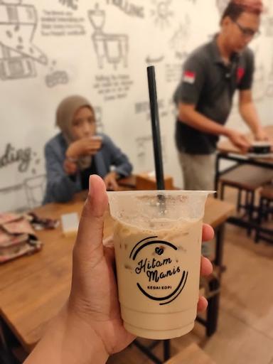 https://horego-prod-outlets-photos.s3.ap-southeast-3.amazonaws.com/horego.com/balikpapan-tengah/coffee-shop/kedai-kopi-hitam-manis/review/thumbnail/af1qipns6vu7brj1_yompcygkz9gl69rd-mstvouwvsx.jpg