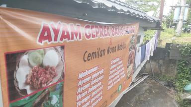 https://horego-prod-outlets-photos.s3.ap-southeast-3.amazonaws.com/horego.com/balikpapan-tengah/restaurant/ayam-geprek-bang-hendri/review/thumbnail/af1qipngvc4z5x5nyfig8ujlblhtcvg9xh34onnkyxg2.jpg