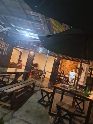 https://horego-prod-outlets-photos.s3.ap-southeast-3.amazonaws.com/horego.com/bandung-wetan/restaurant/bebek-bakar-ayayo/review/thumbnail/af1qipmqpr5cvyxpnqh-pfmwium4yx3alt_6yobxjsst.jpg