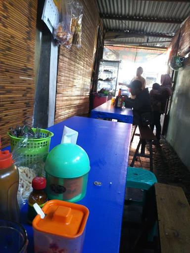 https://horego-prod-outlets-photos.s3.ap-southeast-3.amazonaws.com/horego.com/bandung-wetan/restaurant/warung-nasi-kabita/review/thumbnail/af1qipnehgqcfcozcbyrncftrrbufx-_u2uq7ktfby_r.jpg