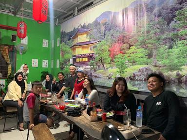 https://horego-prod-outlets-photos.s3.ap-southeast-3.amazonaws.com/horego.com/banjar-baru-selatan/japanese-restaurant/yusukekun-resutoran/review/thumbnail/af1qippcu2tlollxz7waenauq7zgz_53vid8w7f1muv7.jpg